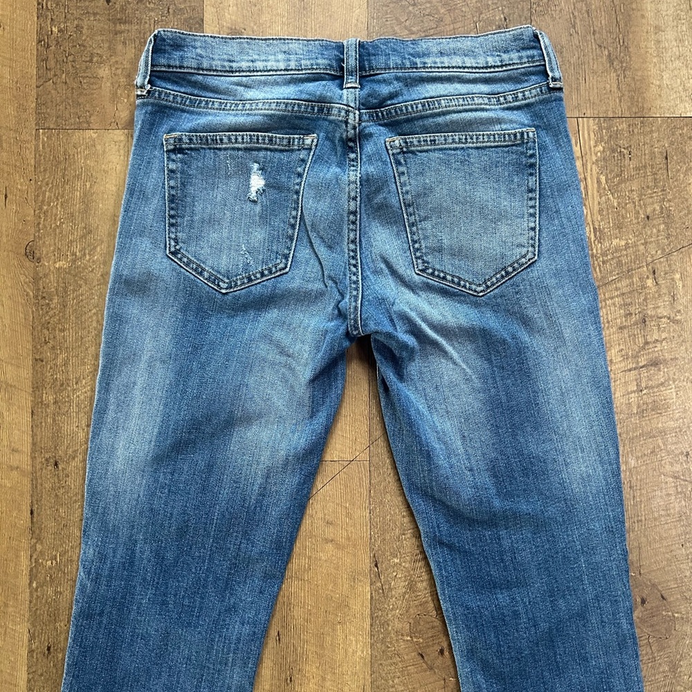 GAP Girlfriend Jeans Size 26 Cropped Distressed Medium Wash Denim - Picture 13 of 16